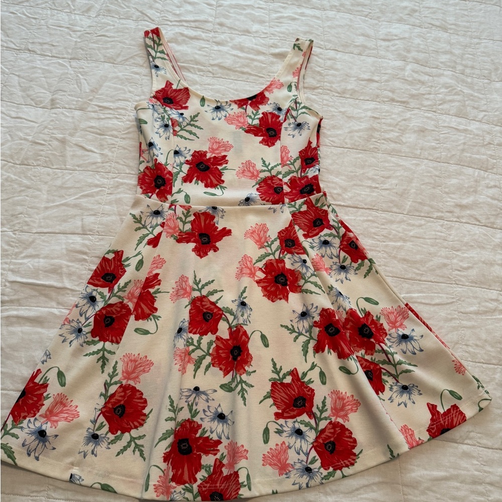 🌺 H&M DIVIDED Floral Fit & Flare Dress – Size US 6 (Fits More Like a 4)